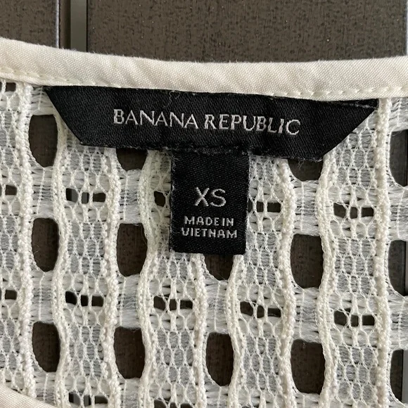 BANANA REPUBLIC SHEER RUFFLE EYELET NET BLOUSE TOP!! - Picture 9 of 9